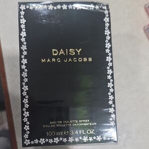 Marc Jacobs Daisy